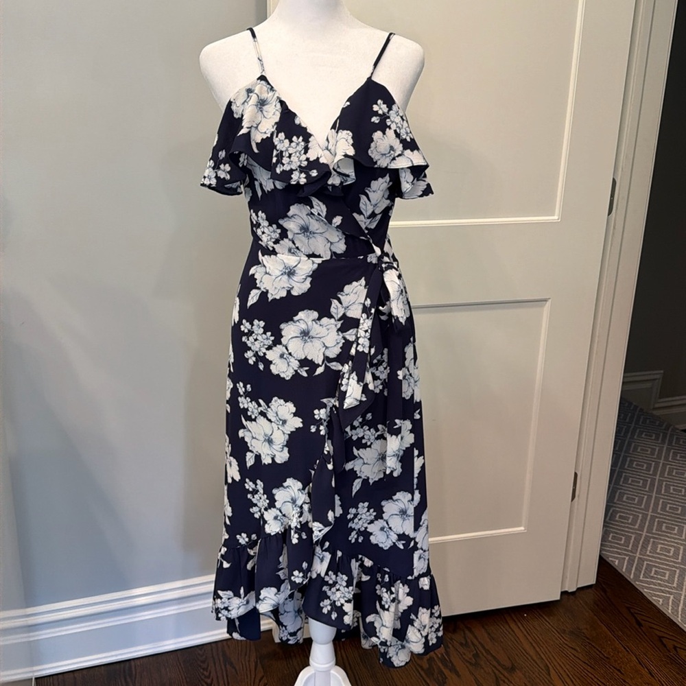 Women’s floral Aqua dress. Excellent condition. Size small